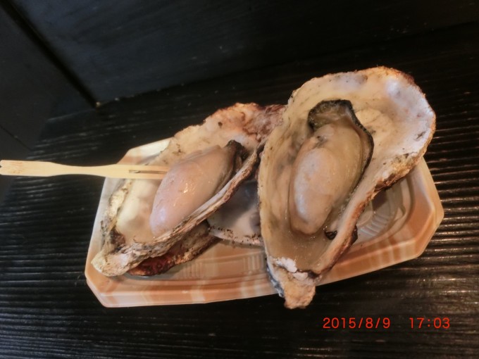 北海道等等都有走过一遭,今年夏天也去了重庆和成都,在那里呆了一周,非常喜欢那里。我发现不是一个人旅行的时候,就没冲动写游记呢..,怎么回事。??。有很多人问过我一个人旅行的感受,我从一开始就没有觉得一个人旅行有什么奇怪或是特别的。有人想说一个人会寂寞,会危险。有人觉得一个人旅行会被侧目,怕别人以为自己没朋友。。那我觉着是没必要的。其实,别人根本不在乎别人。没有人是世界的中心,自己high最重要咯。。世界太大,值得看的太多,为了一些似是而非的理由,浪费机会和时间,只是觉得可惜了。谁还没几个朋友,谁还没